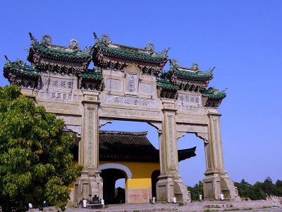 三门彩绘古建牌坊
