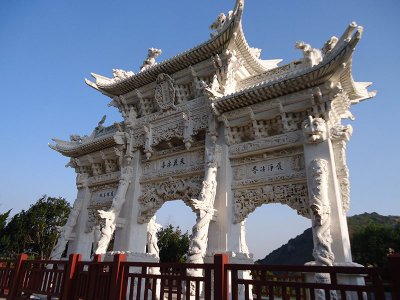 古建雕龙石牌坊
