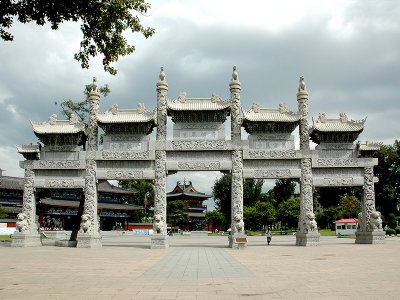 寺庙五门景观石牌坊